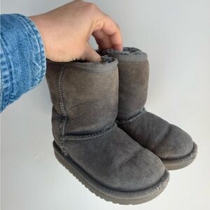 UGG Classic Short Boots Gray Sheepskin Cozy Winter 10 Scandi Ski Neutral